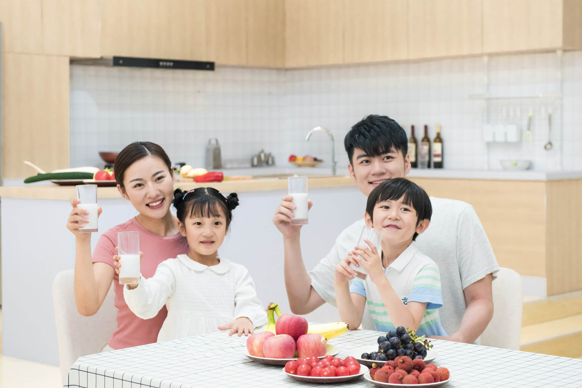 羊奶粉排行榜10強(qiáng)哪個好？應(yīng)該選擇哪些成分的羊奶粉？